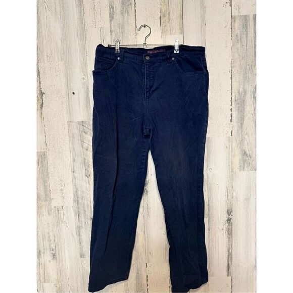 Gloria Vanderbilt blue jeans - Picture 2 of 11